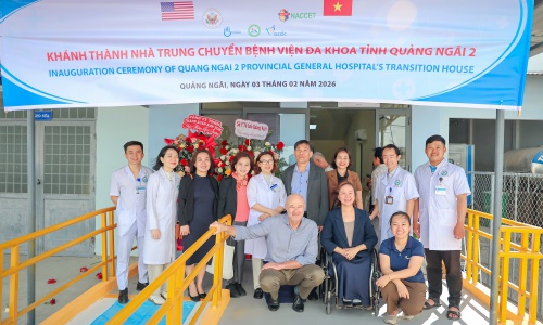 Quang Ngai: Handover of equipment and inauguration of a transition house